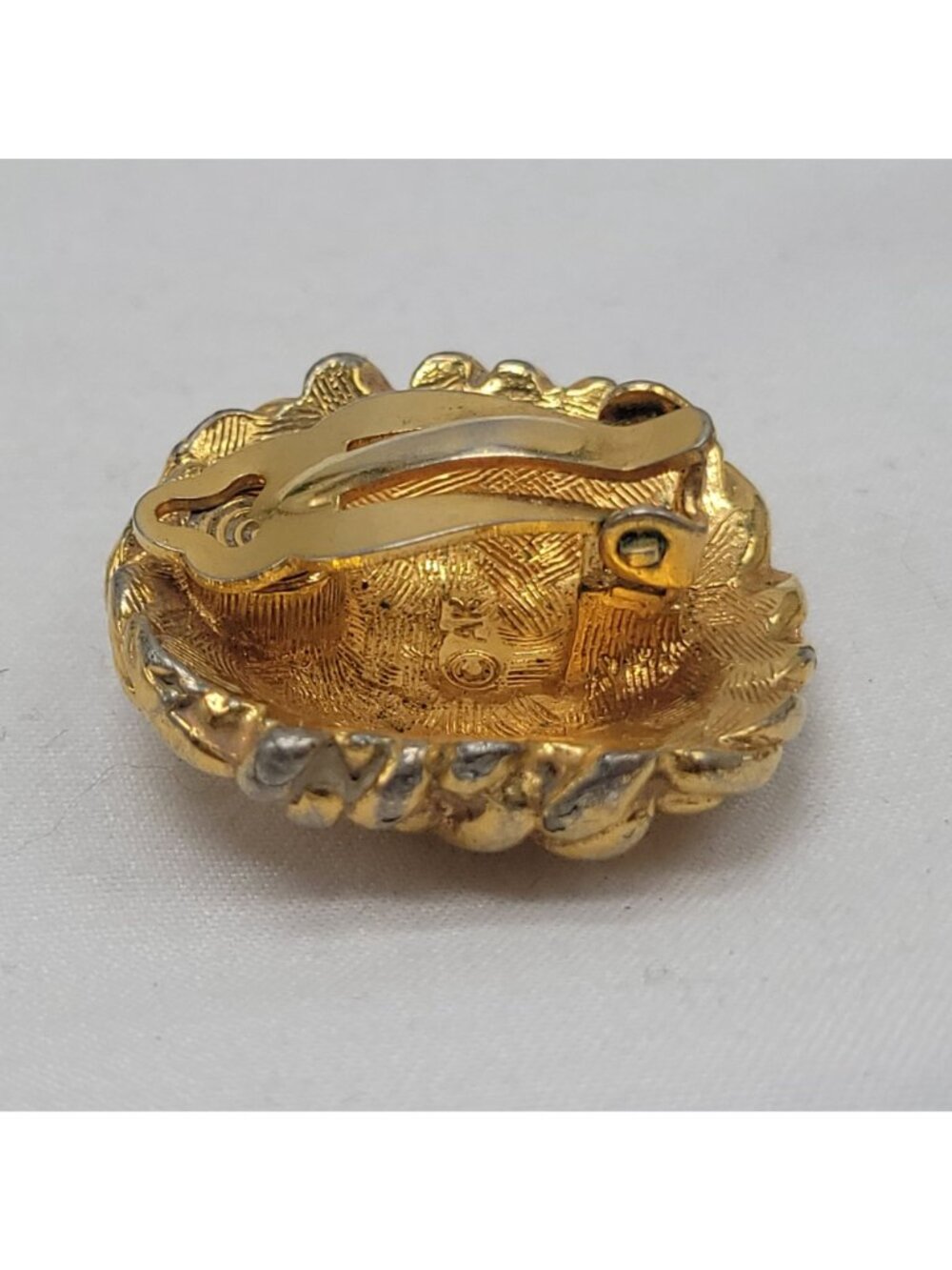Gold-Tone Woven Clip-On Earrings By AK With Textured Design Vtg Classic Style 1" - Picture 5 of 15